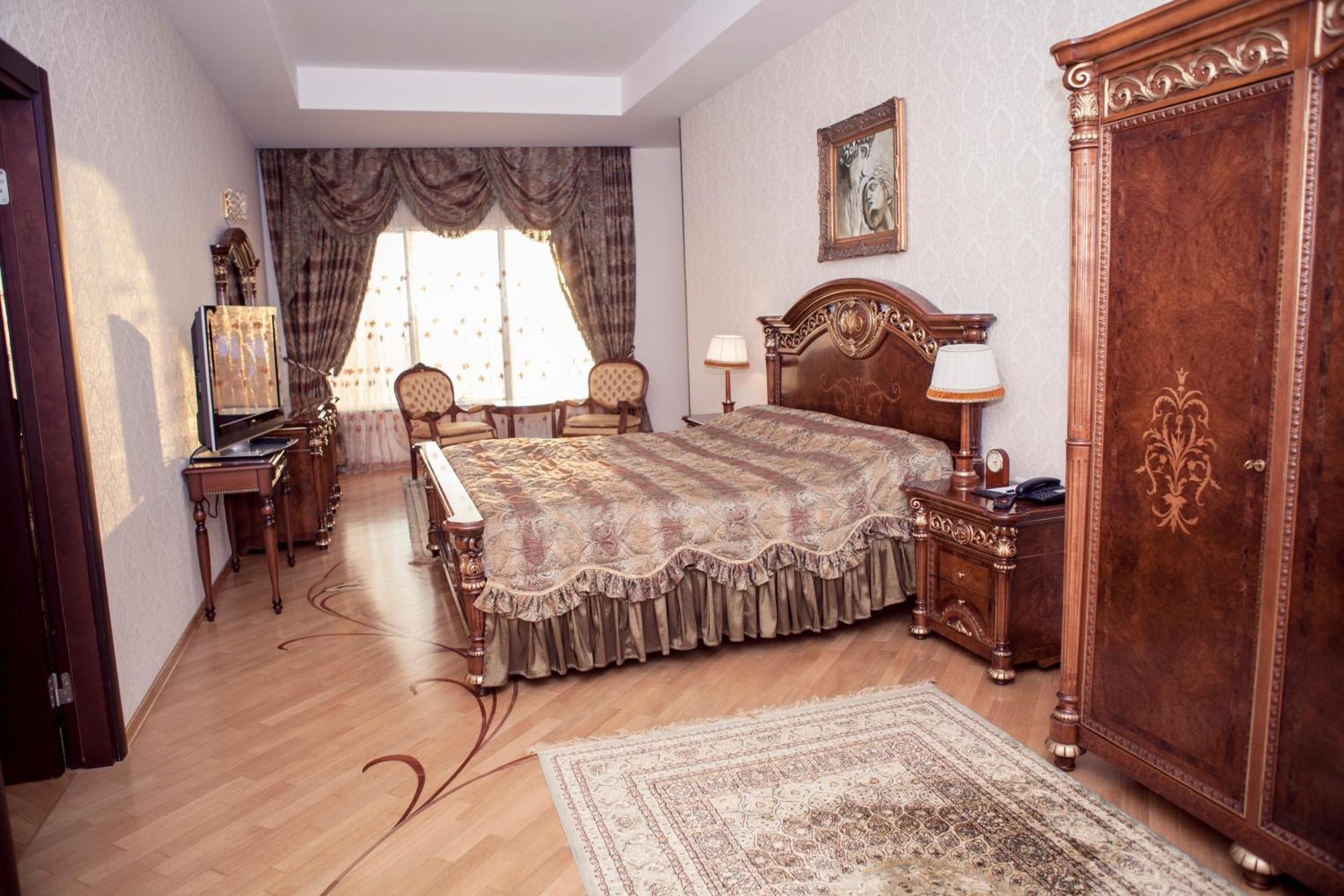 Grand Hotel Victory Актау Экстерьер фото A bedroom