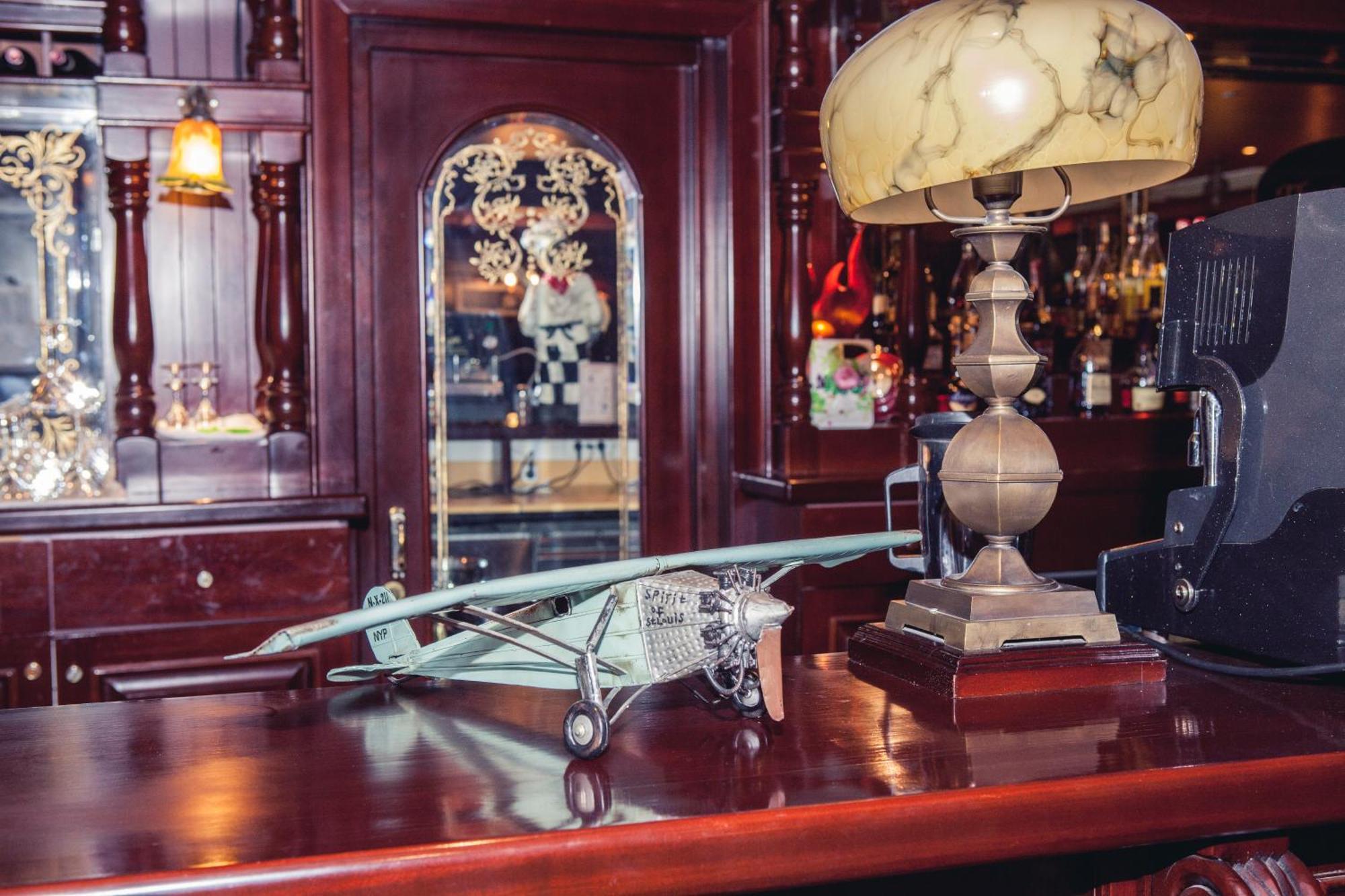 Grand Hotel Victory Актау Экстерьер фото The bar at the 1905